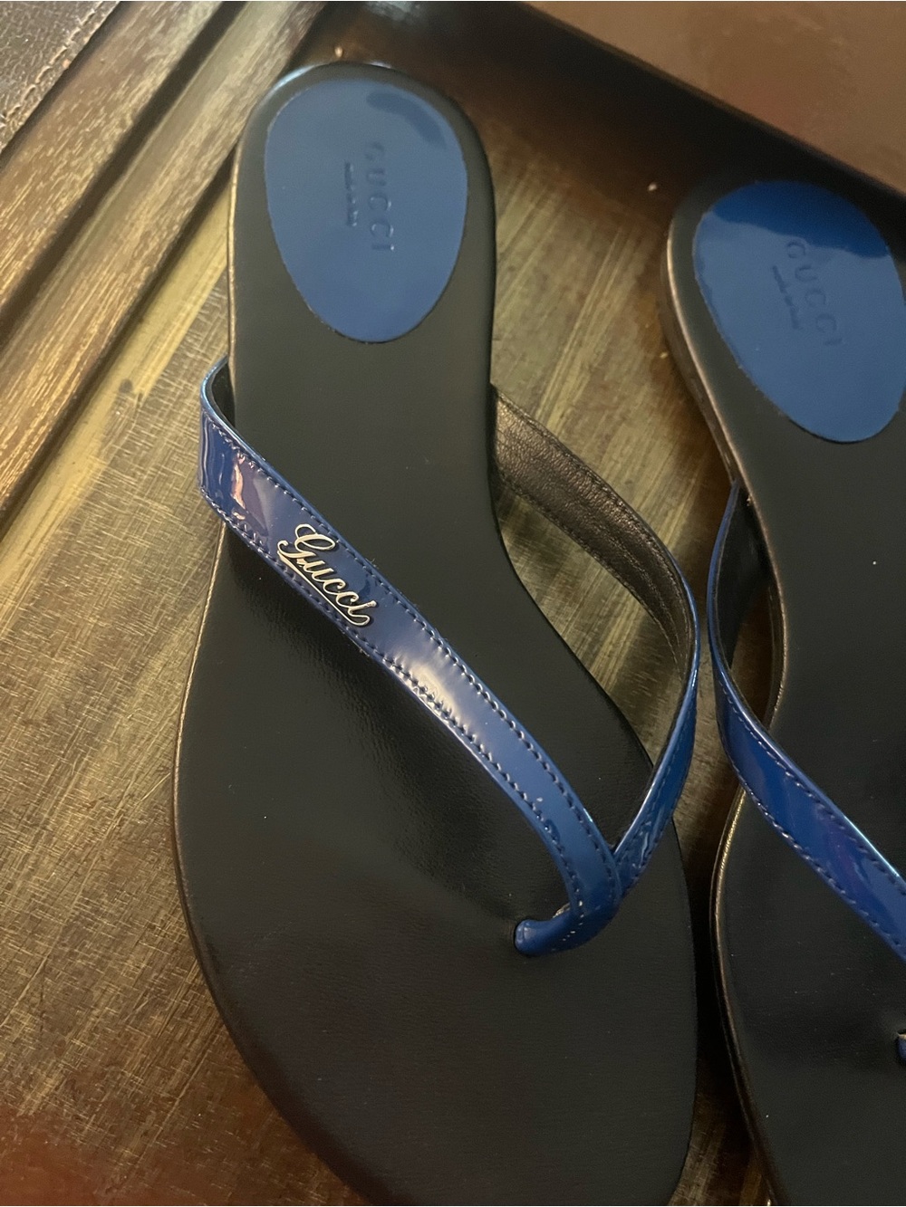 Gucci Blue Patent Thong Sandals - Picture 2 of 9